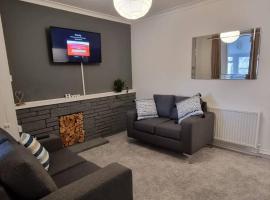Bright and Modern 4 bed house- TV IN EVERY ROOM, hotel with parking in Port Talbot