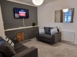 Bright and Modern 4 bed house- TV IN EVERY ROOM