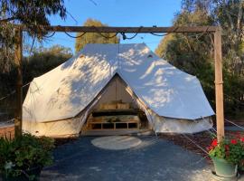 Viewpoint Country Glamping, luxury tent in Great Western