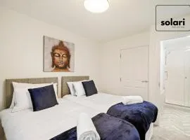 Lavish 2-Bedrooms - Contractors & Relocators Apt, 30-Percent-Off on Monthly Stays - Free Multiple Parking Spaces - Sleeps 4 - Fast Speed Wi-Fi, Streaming Services included - Close to A1