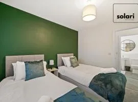 Lavish 2-Bedrooms - Contractors & Relocators Apartment, 30-Percent-Off on Monthly Stays - Free Multiple Parking Spaces - Sleeps 4 - Fast Speed Wi-Fi, Streaming Services included - Close to A1