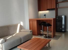 Apartemen 2BR Dengan Fasilitas Waterpark, hotell i Padurenan