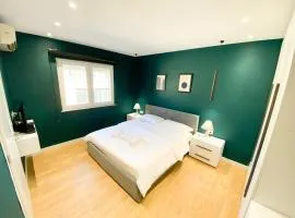 Matisse No9 - One Bedroom City Center Apartment With Parking