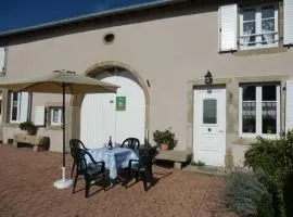 Gîte de Charme avec Terrasse près de Bourbonne-les-Bains, 2 chambres, poêle à bois, Wifi inclus - FR-1-589-118
