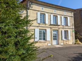 Gîte Baignes-Sainte-Radegonde, 5 pièces, 7 personnes - FR-1-653-169, casă de vacanță din Le Tâtre