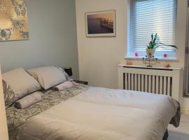 Modern 2 bed apartment, habitación en casa particular en Wallasey