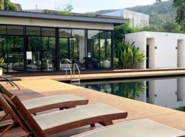 Chaweng Beach Apartment 1 Schlafzi-1Wohnzi-Pool-Fitnes, hotel in Ban Ko Khwan