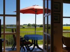 Ferienwohnung Boddenblick, hotel con estacionamiento en Zudar