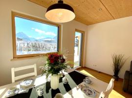 Bergblick-Apartment in Tirol, hotel in Pflach