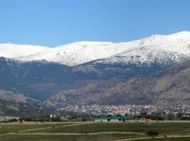 Loft near mountain range. 30 minutes to Madrid, chỗ nghỉ tự nấu nướng ở La Estación