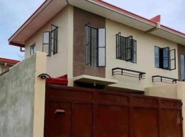 La Colmena Bauan - Self Catering Townhouse Accommodation, holiday rental in Bauan