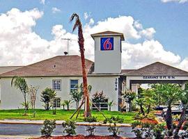 Motel 6-Pasadena, TX, hotel u gradu Pasadena