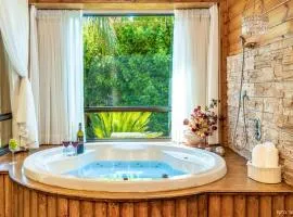 בקתות אור הקרן - בקתות מדהימות עם ג'קוזי, סאונה ובריכה מחוממת