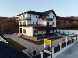 Casa de vacanta Larisa, hotel met zwembaden in Novaci