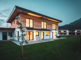 Ferienwohnung Das LechSide, hotel din apropiere 
 de Transportbahn, Pflach