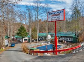 Arrow Creek Camp and Cabins, glamping site in Gatlinburg