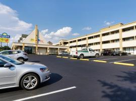 Super 8 by Wyndham WestEnd Alexandria,VA Washington DC Area, hotelli kohteessa Alexandria