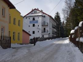 Ośrodek Wypoczynkowy Pod Skałką, hotel em Szczytna