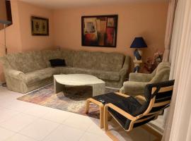 Beautiful house with free parking on premise, cheap hotel in Utzenstorf