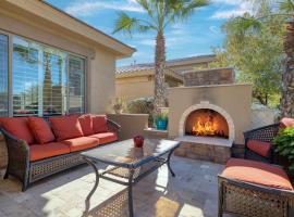 Modern Paradise: King Bed + EV Charger +Pool Table, cheap hotel in Goodyear