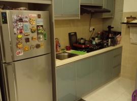 HOT!!!Tropics Homestay Private Male Dorm Damansara, hotel v mestu Petaling Jaya