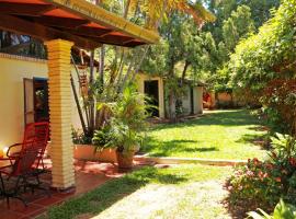 House in Barrio Herrera, hótel í Asuncion