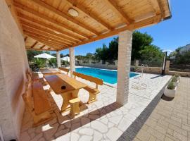 Pranjic Delux Guest House, hotelli kohteessa Vodice