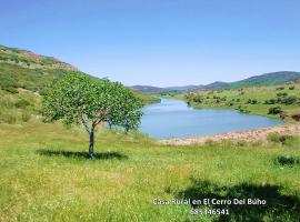 Casa Rural en El Cerro Del Búho โรงแรมราคาถูกในPiedrabuena