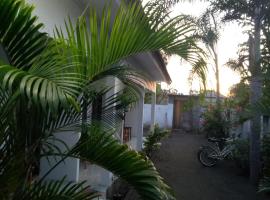 Ani Bungalows, отель типа «постель и завтрак» в городе Гили-Траванган