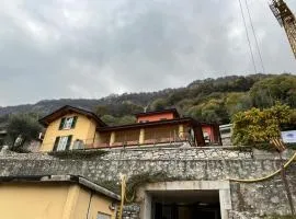 SALA COMACINA APARTMENT NO 1-SLEEPS 10 by Italian Apartments