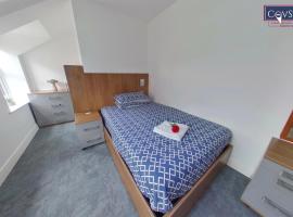 Victoria House - Deluxe Studios in Coventry City Centre, free parking, by COVSTAYS, hotel in Coventry