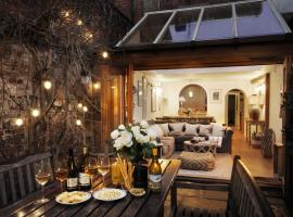 Dolls House - Luxury Townhouse *sleeps 10*, hotel u gradu 'Henley on Thames'