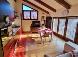 Saluzzo Historic Center Apartment, rental liburan di Saluzzo