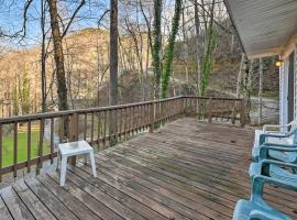 Secluded Bryson City Home with Deck, Steps to Creek!, villa sa Bryson City