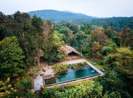 Dudhsagar Plantation, romantic hotel in Cormonem