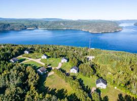 MontFJORD - Chalets, SPA et vue - ChantaFJORD #1, accommodation in Sacré-Coeur-Saguenay