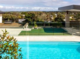 OASIS ON SUNSET - tranquility close to the ocean, hotel con piscina a Ocean Grove