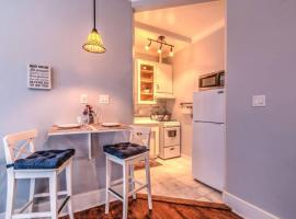 Splendid Colonial in Midtown with Parking, khách sạn ở Memphis