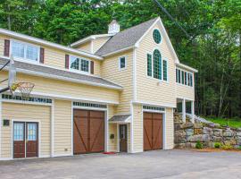 Stoneybrook Retreat Haven - The Carriage House, hytte i State Landing
