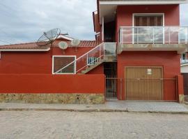 Apartamento com sacada, hotel with parking in Caçapava do Sul