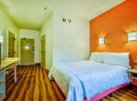 Motel 6-Burlington, ON - Toronto West - Oakville