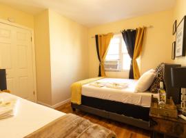 Marvelous Queen Size and Twin Bed for 3 in Elmhurst NY, appartement in Queens