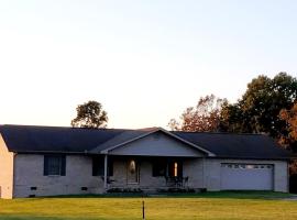 Secluded house on 60 acres close to Fall Creek Falls, hotel in Pikeville