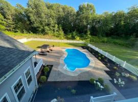 Saratoga 9 Bedroom Home With Heated Pool & Hot Tub, hotel com jacuzzis em Saratoga Springs