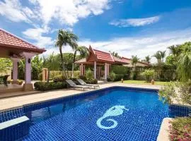 Beautiful 5BR Villa Felicity, Pool & Garden, near Naiharn