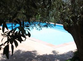 Azienda Agrituristica Le Puzelle, hôtel avec piscine à Santa Severina