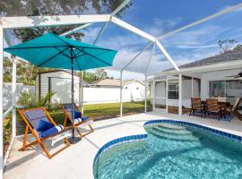 14 Bright Spacious 4 Bedroom Home with a Heated Pool, hotel en North Port