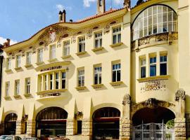 Hotel Okresní Dům, hotell i Hradec Králové