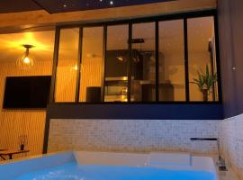 L'Eclipse maison romantique avec Jacuzzi, cheap hotel in Hautot-sur-Seine