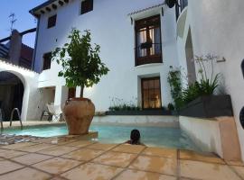 Ca Margalef - Casa Rutal con Encanto, hotel con parking en Ginestar